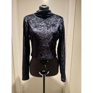 Lululemon | cropped velvet turtleneck